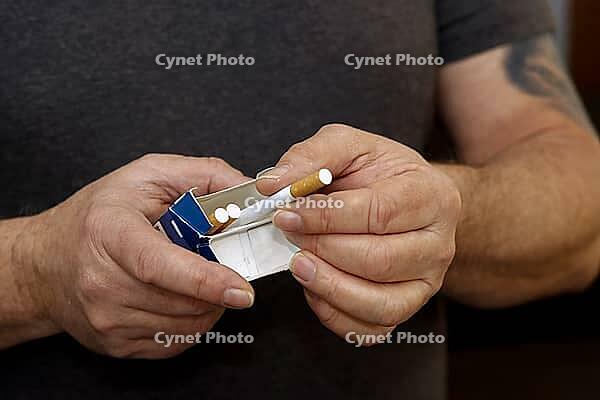 Man holding cigarette box in his hand [IBR125492360]