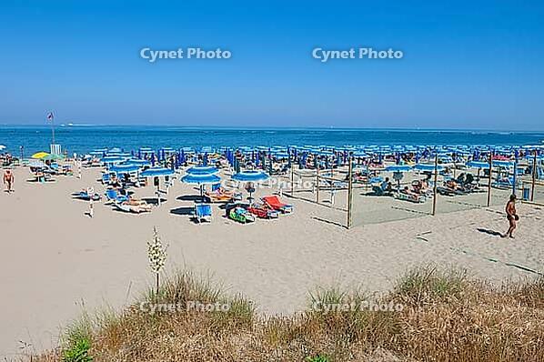 Sandy beach beach with sunbeds and umbrellas on the Adriatic Sea, Punta Marina, Ravenna, Emilia-Romagna, Italy [IBR125521089]