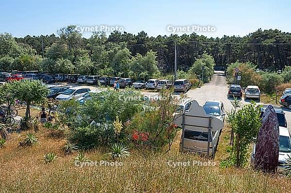 Overcrowded parking lot at Bagno Vela beach house on the Adriatic Sea, Punta Marina, Ravenna, Emilia-Romagna, Italy [IBR125521170]