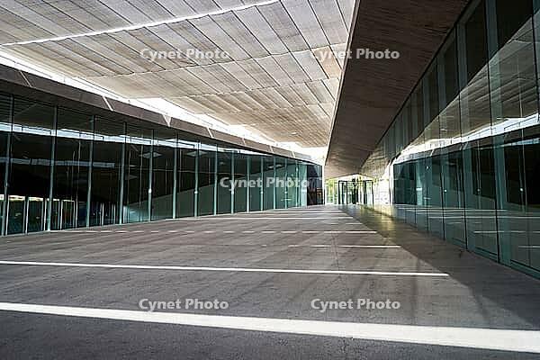 Geometrical lines in the central library of Canta Cruz de Tenerife [IBR125527047]