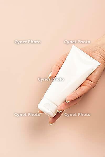 Cream mockup closeup product presentation, holding hand, beauty product [IBR125557546]