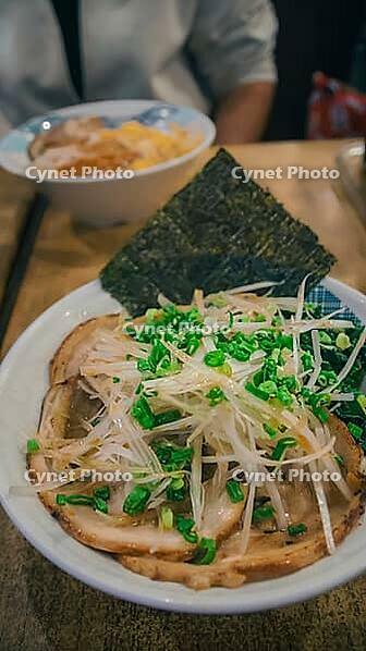 A bowl of Cha chaan teng set with toppings like green onions and seaweed, a classic breakfast food in Hong Kong [IBR125565989]