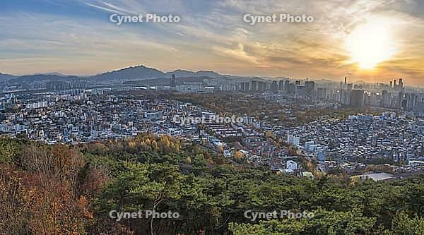 Seoul South Korea sunset panorama city skyline and Han River view from Namsan Mountain in autumn [IBR125566042]