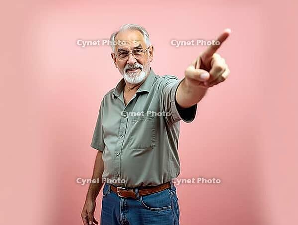 Cheerful mature man pointing index finger indicating something interesting on pastel pink background, AI generated [IBR125592675]