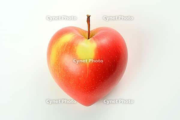 Apple, heart, AI-generated heart shape, studio shot AI generated [IBR125592751]
