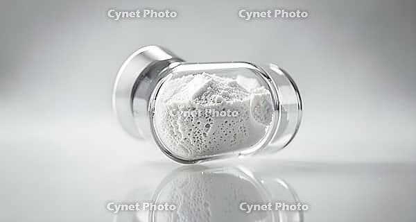 Lyophilized powder, glass vial, freeze dried drug, sterile product, pharmaceutical industry, AI generated [IBR125653488]