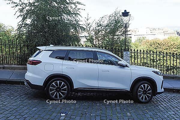 EDINBURGH, UK - SEPTEMBER 23, 2026: white Chery Tiggo 8 car [IBR125654756]