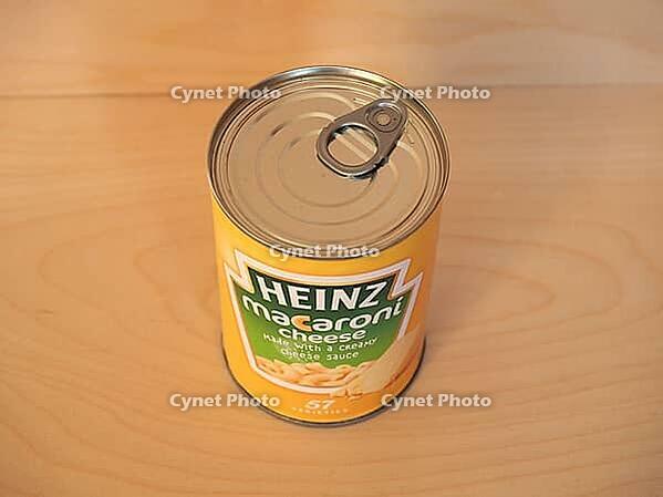 PITTSBURGH, USA - CIRCA OCTOBER 2020: Can of Heinz macaroni cheese [IBR125654796]