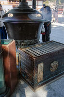 大本堂前の香閣 [SIS110001541]