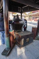 大本堂前の香閣 [SIS110001542]