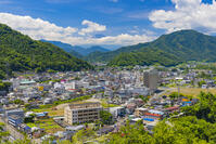 岩殿山丸山公園から大月市と富士山 [YKA110023033]
