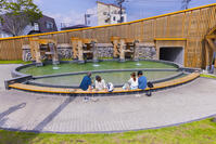 温泉門広場の足湯 [YKA110023137]