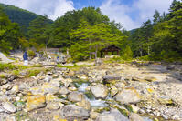 草津温泉の西の河原公園 [YKA110023146]