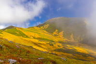 姥ヶ岳から月山 [YKA110023256]