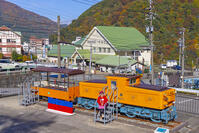 トロッコ電車と宇奈月駅 [YKA110023370]
