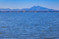 霞ヶ浦から筑波山 [YKA110023461]