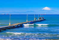 岡本桟橋と富士山 [YKA110023467]
