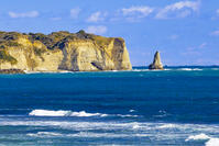 部原海岸から大波月海岸を望む [YKA110023469]