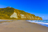 屏風ヶ浦と飯岡灯台 [YKA110023476]