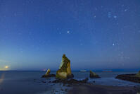 雀島と星空 [YKA110023485]