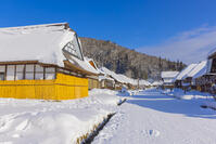 雪の大内宿 [YKA110023505]