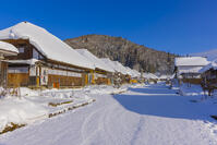 雪の大内宿 [YKA110023506]