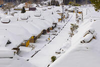 雪の大内宿 [YKA110023510]