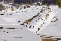 雪の大内宿 [YKA110023511]
