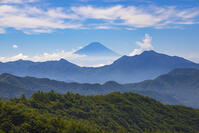 飯盛山から富士山 [YKA110024087]