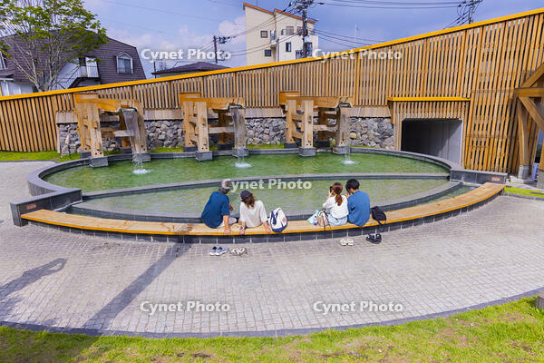 温泉門広場の足湯 [YKA110023137]