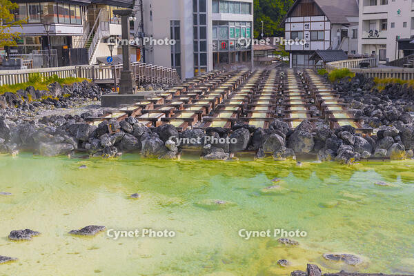 草津温泉の湯畑 [YKA110023139]