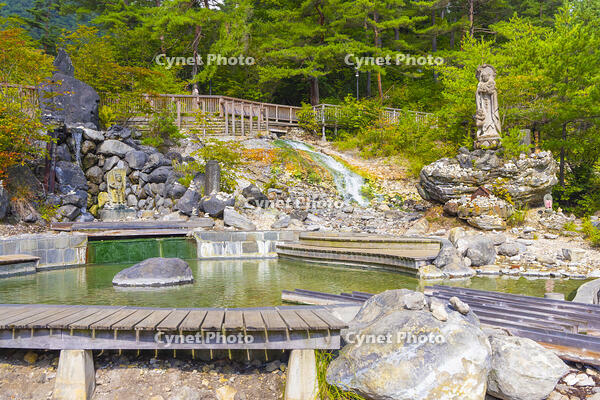 草津温泉の西の河原公園 [YKA110023147]