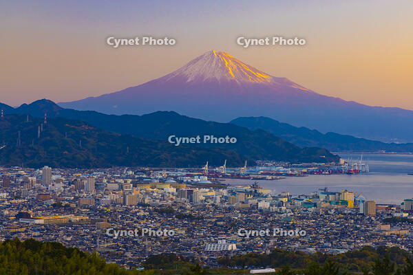 朝の日本平から富士山 [YKA110023432]