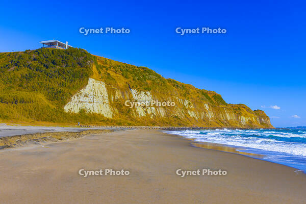 屏風ヶ浦と飯岡灯台 [YKA110023476]