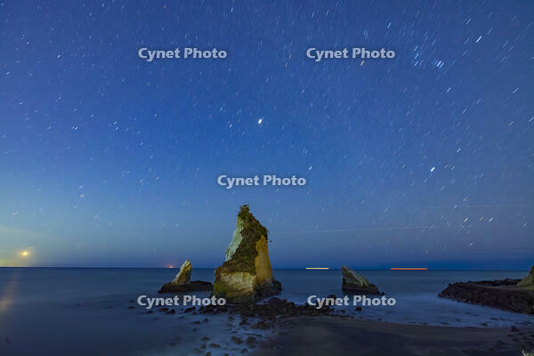 雀島と星空 [YKA110023485]