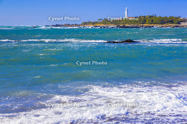 白浜の磯笛公園から野島埼灯台 [YKA110023489]