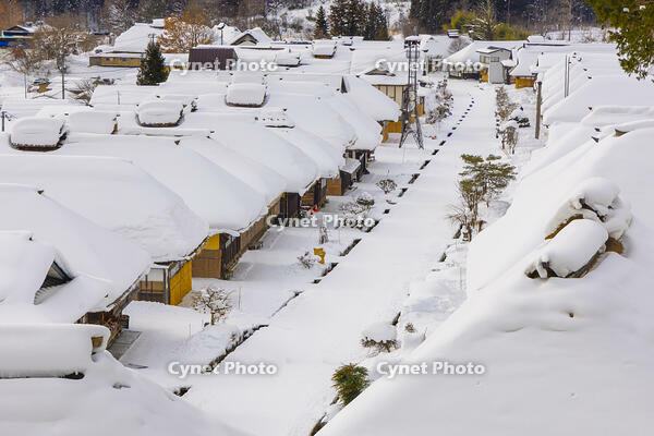 雪の大内宿 [YKA110023510]
