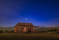 Sierra Cabin Under Stars [UIG110170928]