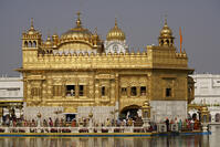 The Golden Temple (Sri Harmandir Sahib) Gurdwara and Sarovar (Pool of Nectar). Amritsar, Punjab, India [UIG110170970]