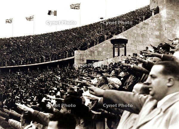 Crowd gives the Nazi salute during the 1936 Berlin Olympic Games. [UIG110170966]