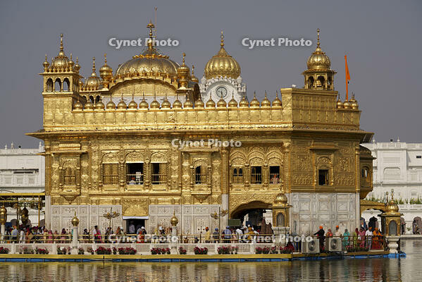 The Golden Temple (Sri Harmandir Sahib) Gurdwara and Sarovar (Pool of Nectar). Amritsar, Punjab, India [UIG110170970]