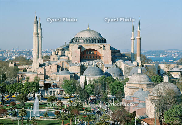 Haghia Sofia Basilica, by Isidore of Miletus known as Isidore of Miletus the Older, 532 - 537 ante, 6th Century,  [UIG110170971]