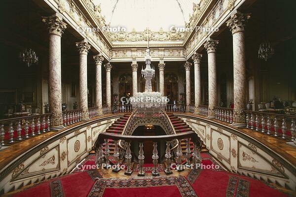 Crystal staircase, Dolmabahce palace, Istanbul [UIG110170973]