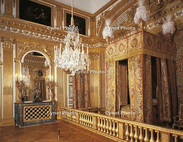 France, Palace of Versailles, King Louis XIV's bed (1638-1715) in king's bedchamber, (UNESCO World Heritage List, 1979) [UIG110171024]
