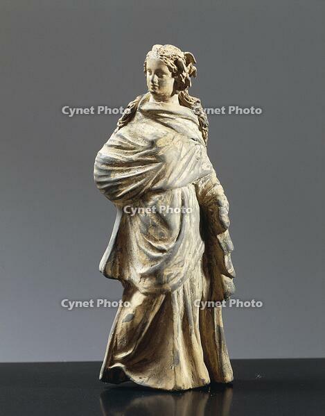 Tanagra type clay female figurine from Valle Pega, Emilia Romagna region, Italy, Italic civilization [UIG110171026]