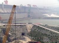 The Three Gorges Project generated 61.6 billion kWh of electricity in 2007, setting a new annual record. [IMC111460056]