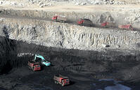 Xinjiang: Gobi coal mining ensures transportation to the east [IMC111460059]