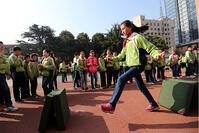  Huaibei, Anhui: Featured sports education is booming; fun sports competitions are popular on campus. [IMC111460078]
