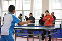 The national women's table tennis team visited the Second Primary School in Heyuan City to conduct table tennis instruction activities. [IMC111460084]