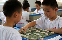 Handan, Hebei: Over 300 young chess players compete for the title of "Chess King" [IMC111460091]